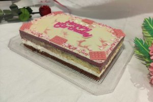 Desert prajitura aniversara cu mousse de cirese si ciocolata alba