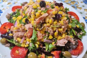 Salata mediteraneana de ton