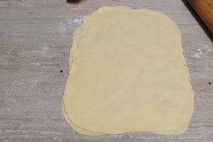 Covrigi cu unt si cascaval