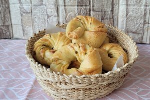 Covrigi cu unt si cascaval