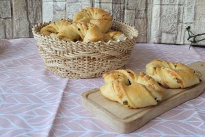 Covrigi cu unt si cascaval