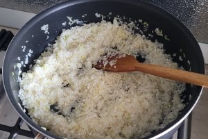 Orez cremos cu piept de pui in sos