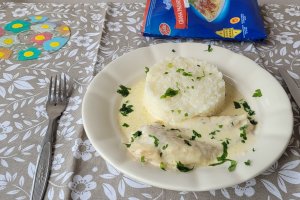 Orez cremos cu piept de pui in sos
