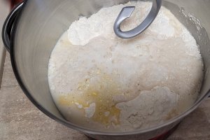 Desert melci cu nuca din aluat de cozonac