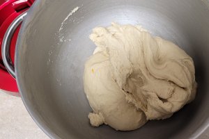 Desert melci cu nuca din aluat de cozonac