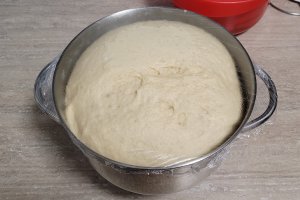 Desert melci cu nuca din aluat de cozonac