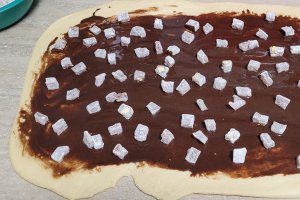 Desert melci cu nuca din aluat de cozonac