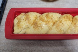 Desert melci cu nuca din aluat de cozonac