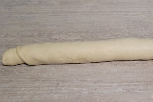 Desert melci cu nuca din aluat de cozonac