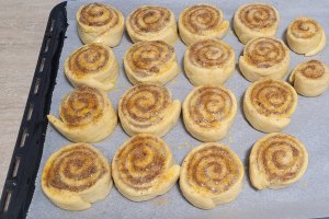 Desert melci cu nuca din aluat de cozonac