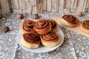 Desert melci cu nuca din aluat de cozonac