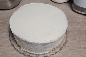 Desert tort aniversar cu crema de mascarpone si fructe - reteta cu nr. 1100