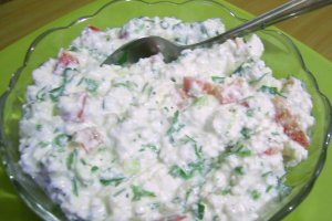 Crema de branza cu ardei si verdeata