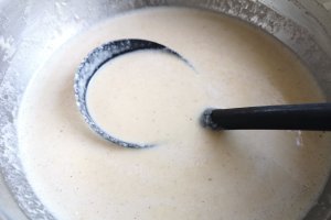 Desert clatite fragede, cu mere in aluat, umplute cu dulceata
