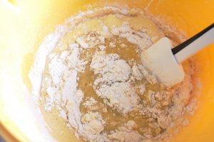 Desert chec cu banane, ciocolata si migdale