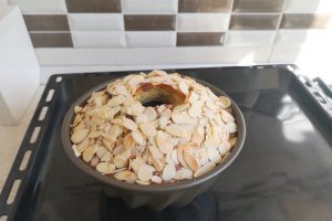 Desert chec cu banane, ciocolata si migdale