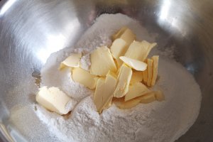 Aperitiv tarta cu bureti si mozzarella