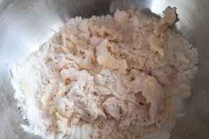 Aperitiv tarta cu bureti si mozzarella