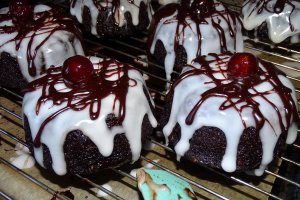 Desert prajituri de post, cu glazura de fondant