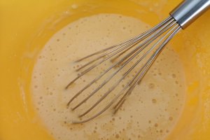 Desert prajitura cu branza si dulceata de prune