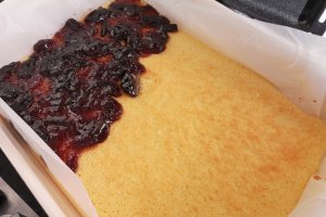 Desert prajitura cu branza si dulceata de prune