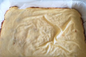Desert prajitura cu branza si dulceata de prune