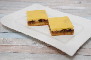 Desert prajitura cu branza si dulceata de prune