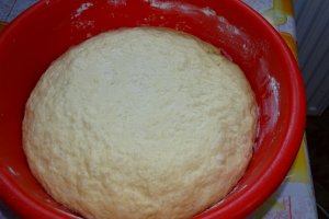 Desert gogosi pufoase si cu gaura la purtator