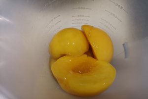 Desert prajitura cu zmeura, piersici si piscoturi