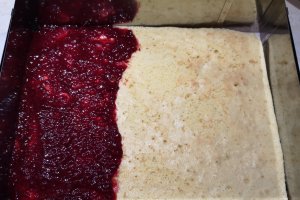 Desert prajitura cu zmeura, piersici si piscoturi