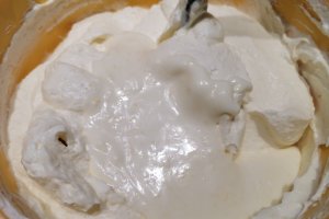 Desert prajitura cu zmeura, piersici si piscoturi