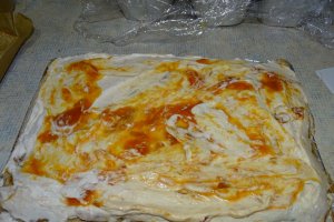 Desert prajitura cu frisca si gem de caise