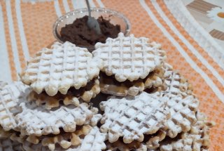 Desert faguri umpluti cu crema de cacao si nuca macinata