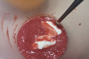 Desert cheesecake cu capsuni si ciocolata