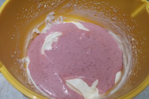 Desert cheesecake cu capsuni si ciocolata