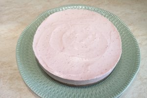 Desert cheesecake cu capsuni si ciocolata