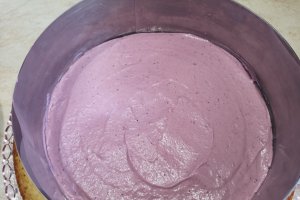 Desert tort unicorn cu capsuni, mure si bezea elvetiana