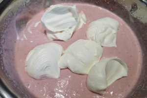 Desert tort unicorn cu capsuni, mure si bezea elvetiana