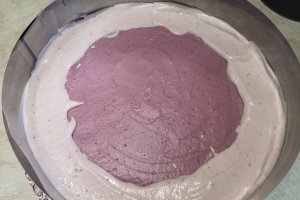 Desert tort unicorn cu capsuni, mure si bezea elvetiana