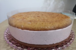 Desert tort unicorn cu capsuni, mure si bezea elvetiana