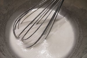Desert tort unicorn cu capsuni, mure si bezea elvetiana
