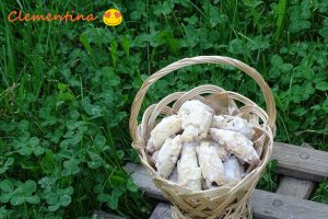 Desert cornulete umplute cu alune de padure