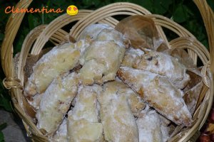 Desert cornulete umplute cu alune de padure