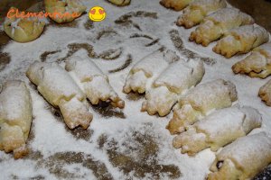 Desert cornulete umplute cu alune de padure