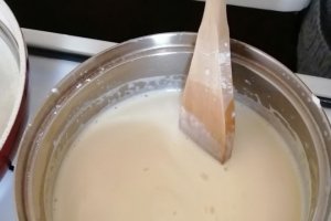 Desert prajitura cu blat din cocos si crema de vanilie