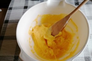 Desert prajitura cu blat din cocos si crema de vanilie