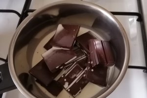 Desert prajitura cu blat din cocos si crema de vanilie