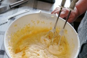Desert prajitura cu blat din cocos si crema de vanilie