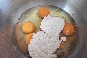 Desert prajitura cu dovleac, ciocolata si faina de cocos