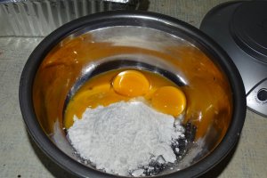 Desert tort cu dulceata de trandafiri